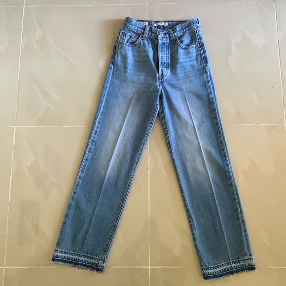 Levis Ribcage Straight Ankle Jeans - Picture 4 of 7